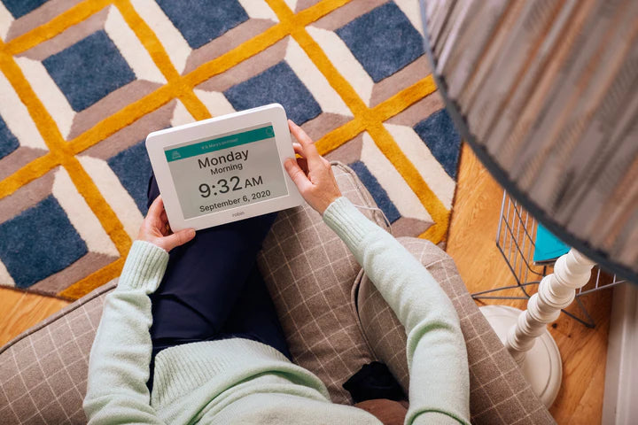 Tips for Using the Robin Day Clock with a Loved One Who Has Dementia