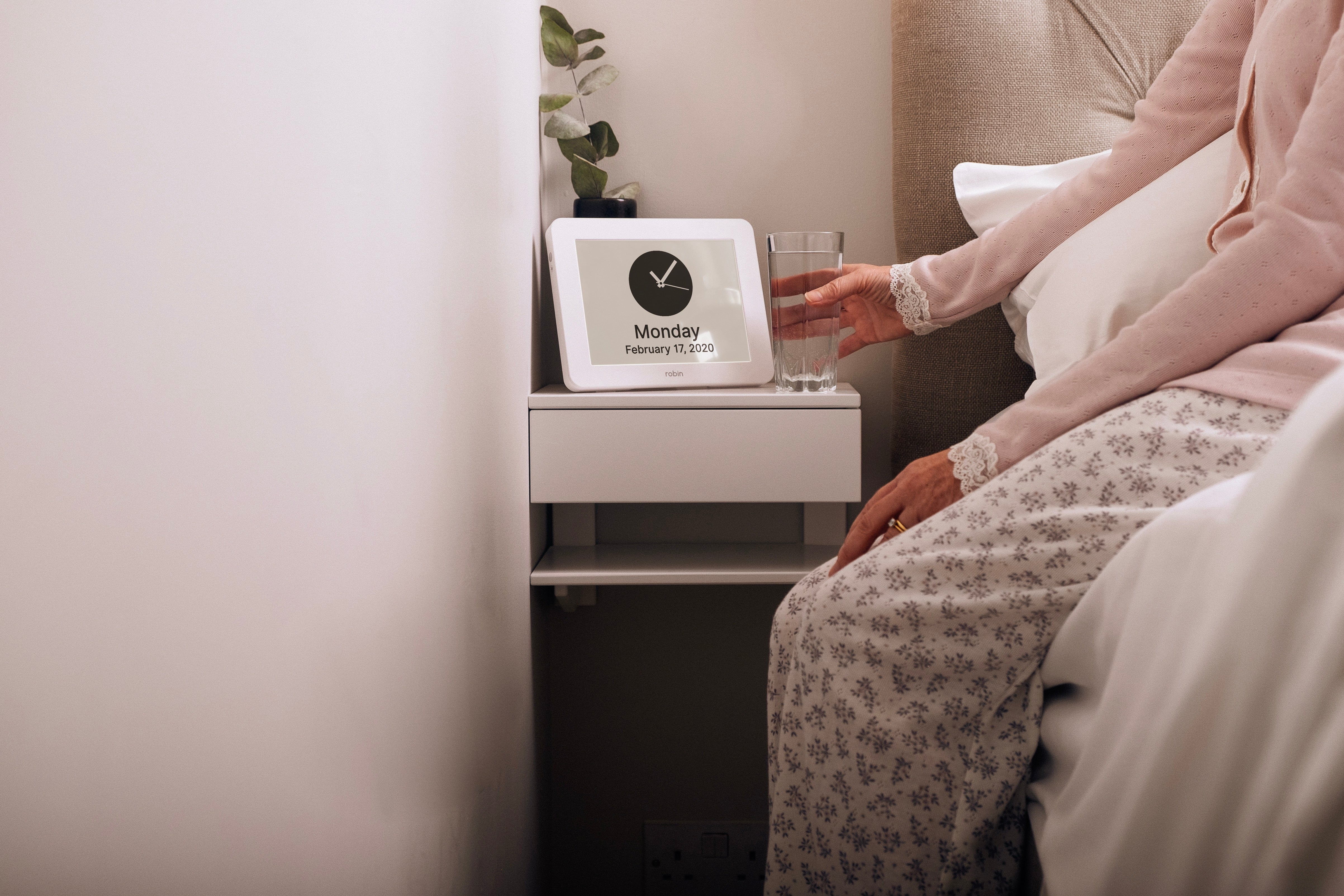 Corbin Clock Robin | The Ultimate Day Clock and Digital Alarm Clock – Robin Clock